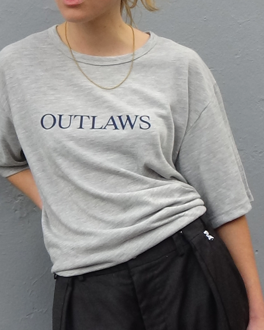 GREY ‘OUTLAWS’ TEE